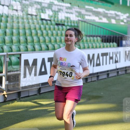 06.10.2024 - 19. swb-Marathon Bremen Yannick Fuchs http://msf.ph/oto/7448834 06.10.2024 10:28:48 Laufen im Stadion 7041, 7086, 7099, 7216, 7217, 7218, 7296, 7402, 7511, 7521, 7526, 7541, 7568, 7569, 7590, 7671, 7697, 7776, 7827, 7897, 7940, 8018, 8067, 8244, 8251, 8261, 8306, 8323, 8334, 8336, 8419, 8488, 8498, 8526, 8536, 8551, 8566, 8665, 8819, 8833, 8877, 8965, 8966, 8968, 8990, 8991, 9014, 9038, 9080 meine-sportfotos.de