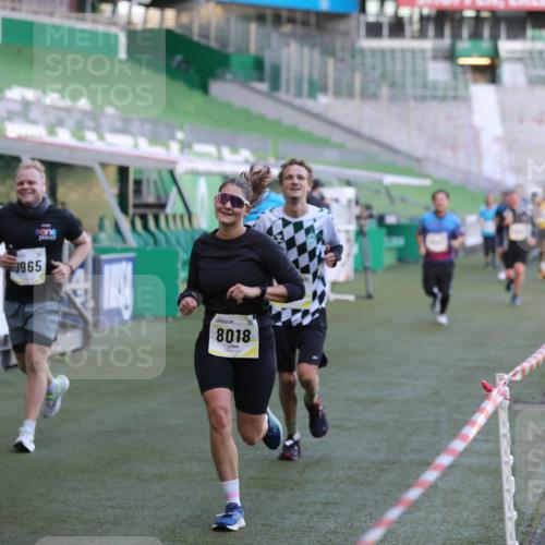 06.10.2024 - 19. swb-Marathon Bremen Yannick Fuchs http://msf.ph/oto/7448841 06.10.2024 10:28:59 Laufen im Stadion 7041, 7086, 7099, 7218, 7290, 7296, 7511, 7521, 7526, 7590, 7671, 7683, 7697, 7776, 7825, 7827, 7897, 7940, 8018, 8067, 8157, 8158, 8244, 8251, 8252, 8306, 8323, 8334, 8336, 8419, 8443, 8461, 8488, 8536, 8566, 8596, 8604, 8665, 8819, 8828, 8833, 8843, 8965, 8968, 8990, 8991, 9014, 9038, 9080, 9106 meine-sportfotos.de