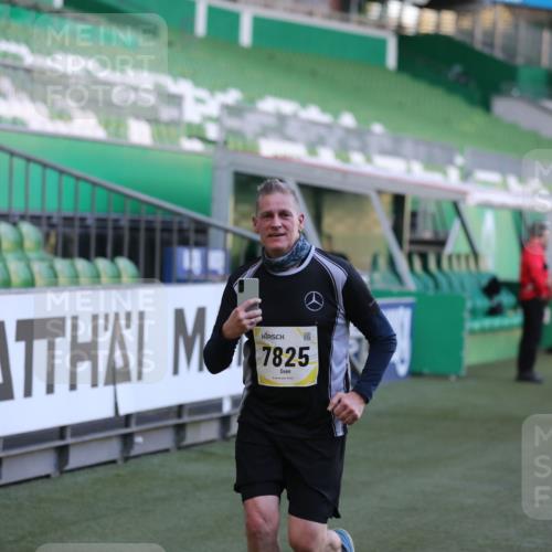 06.10.2024 - 19. swb-Marathon Bremen Yannick Fuchs http://msf.ph/oto/7448850 06.10.2024 10:29:08 Laufen im Stadion 7099, 7218, 7290, 7296, 7370, 7521, 7526, 7590, 7671, 7683, 7776, 7825, 7827, 7940, 7983, 8018, 8156, 8157, 8158, 8244, 8251, 8252, 8306, 8336, 8419, 8443, 8461, 8522, 8525, 8536, 8566, 8596, 8604, 8665, 8819, 8828, 8843, 8875, 8894, 8965, 8968, 8990, 9014, 9038, 9080, 9106 meine-sportfotos.de