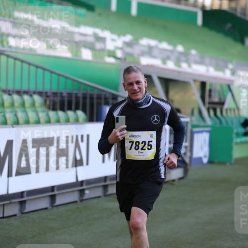 06.10.2024 - 19. swb-Marathon Bremen Yannick Fuchs http://msf.ph/oto/7448851 06.10.2024 10:29:08 Laufen im Stadion 7099, 7218, 7290, 7296, 7370, 7521, 7526, 7590, 7671, 7683, 7776, 7825, 7827, 7940, 7983, 8018, 8156, 8157, 8158, 8244, 8251, 8252, 8306, 8336, 8419, 8443, 8461, 8522, 8525, 8536, 8566, 8596, 8604, 8665, 8819, 8828, 8843, 8875, 8894, 8965, 8968, 8990, 9014, 9038, 9080, 9106 meine-sportfotos.de