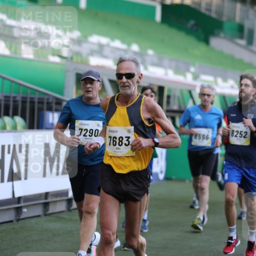 06.10.2024 - 19. swb-Marathon Bremen Yannick Fuchs http://msf.ph/oto/7448865 06.10.2024 10:29:11 Laufen im Stadion 7099, 7290, 7296, 7370, 7521, 7590, 7671, 7683, 7776, 7800, 7825, 7827, 7940, 7983, 8018, 8098, 8156, 8157, 8158, 8244, 8251, 8252, 8306, 8336, 8419, 8443, 8461, 8522, 8525, 8536, 8566, 8596, 8604, 8665, 8819, 8828, 8835, 8843, 8875, 8894, 8953, 8965, 8990, 9014, 9038, 9080, 9106 meine-sportfotos.de