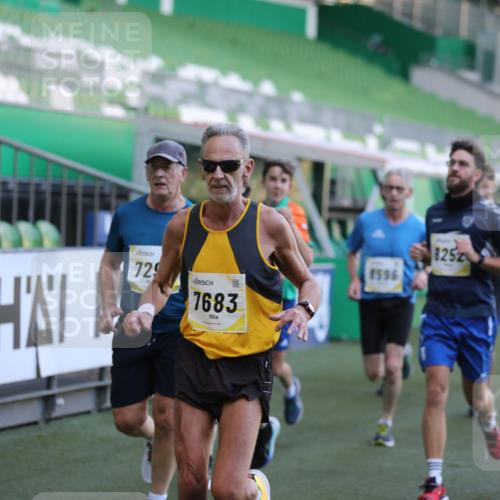 06.10.2024 - 19. swb-Marathon Bremen Yannick Fuchs http://msf.ph/oto/7448866 06.10.2024 10:29:11 Laufen im Stadion 7099, 7290, 7296, 7370, 7521, 7590, 7671, 7683, 7776, 7800, 7825, 7827, 7940, 7983, 8018, 8098, 8156, 8157, 8158, 8244, 8251, 8252, 8306, 8336, 8419, 8443, 8461, 8522, 8525, 8536, 8566, 8596, 8604, 8665, 8819, 8828, 8835, 8843, 8875, 8894, 8953, 8965, 8990, 9014, 9038, 9080, 9106 meine-sportfotos.de