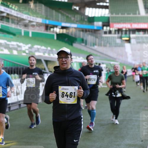 06.10.2024 - 19. swb-Marathon Bremen Yannick Fuchs http://msf.ph/oto/7448876 06.10.2024 10:29:14 Laufen im Stadion 7099, 7290, 7296, 7334, 7370, 7590, 7671, 7683, 7714, 7776, 7800, 7825, 7827, 7940, 7983, 8018, 8092, 8098, 8156, 8157, 8158, 8244, 8252, 8306, 8336, 8419, 8443, 8461, 8522, 8525, 8536, 8566, 8575, 8596, 8604, 8665, 8819, 8828, 8835, 8843, 8875, 8894, 8953, 8965, 8990, 9014, 9038, 9080, 9106 meine-sportfotos.de