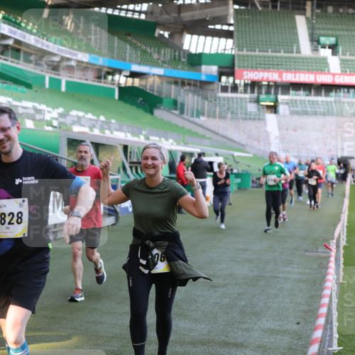06.10.2024 - 19. swb-Marathon Bremen Yannick Fuchs http://msf.ph/oto/7448887 06.10.2024 10:29:16 Laufen im Stadion 7099, 7290, 7296, 7334, 7370, 7590, 7671, 7683, 7714, 7776, 7800, 7825, 7940, 7983, 7992, 8018, 8092, 8098, 8156, 8157, 8158, 8244, 8252, 8306, 8330, 8336, 8419, 8443, 8461, 8522, 8525, 8536, 8566, 8575, 8596, 8604, 8665, 8819, 8828, 8835, 8843, 8875, 8894, 8951, 8953, 8965, 8990, 9001, 9014, 9038, 9066, 9080, 9106 meine-sportfotos.de