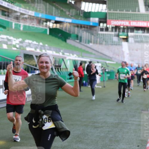 06.10.2024 - 19. swb-Marathon Bremen Yannick Fuchs http://msf.ph/oto/7448890 06.10.2024 10:29:17 Laufen im Stadion 7099, 7290, 7296, 7334, 7370, 7590, 7671, 7683, 7714, 7776, 7800, 7825, 7983, 7992, 8018, 8092, 8098, 8156, 8157, 8158, 8244, 8252, 8306, 8330, 8336, 8419, 8443, 8458, 8461, 8522, 8525, 8536, 8575, 8596, 8604, 8665, 8819, 8828, 8835, 8843, 8875, 8894, 8951, 8953, 8965, 9001, 9014, 9038, 9066, 9080, 9106 meine-sportfotos.de