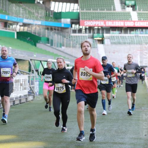 06.10.2024 - 19. swb-Marathon Bremen Yannick Fuchs http://msf.ph/oto/7448900 06.10.2024 10:29:25 Laufen im Stadion 7099, 7117, 7290, 7334, 7370, 7590, 7671, 7683, 7714, 7800, 7825, 7983, 7992, 8001, 8018, 8092, 8098, 8156, 8157, 8158, 8215, 8244, 8252, 8330, 8336, 8424, 8443, 8458, 8461, 8522, 8525, 8575, 8596, 8604, 8609, 8819, 8828, 8835, 8843, 8875, 8894, 8925, 8951, 8953, 8965, 9001, 9014, 9066, 9106 meine-sportfotos.de