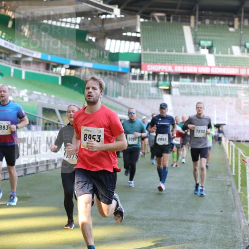 06.10.2024 - 19. swb-Marathon Bremen Yannick Fuchs http://msf.ph/oto/7448905 06.10.2024 10:29:26 Laufen im Stadion 7099, 7117, 7290, 7334, 7370, 7372, 7384, 7590, 7671, 7683, 7714, 7768, 7800, 7825, 7983, 7992, 8001, 8018, 8092, 8098, 8156, 8157, 8158, 8215, 8244, 8252, 8330, 8336, 8424, 8443, 8458, 8461, 8522, 8525, 8570, 8575, 8596, 8604, 8609, 8828, 8835, 8843, 8875, 8894, 8925, 8951, 8953, 8965, 9001, 9014, 9066, 9106 meine-sportfotos.de
