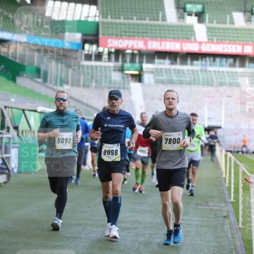 06.10.2024 - 19. swb-Marathon Bremen Yannick Fuchs http://msf.ph/oto/7448907 06.10.2024 10:29:27 Laufen im Stadion 7066, 7099, 7117, 7194, 7290, 7334, 7370, 7372, 7384, 7590, 7671, 7683, 7706, 7714, 7768, 7800, 7825, 7983, 7992, 8001, 8018, 8092, 8098, 8156, 8157, 8158, 8215, 8252, 8330, 8336, 8424, 8443, 8458, 8461, 8522, 8525, 8570, 8575, 8596, 8604, 8609, 8828, 8835, 8843, 8875, 8894, 8925, 8951, 8953, 8965, 9001, 9014, 9066, 9106 meine-sportfotos.de