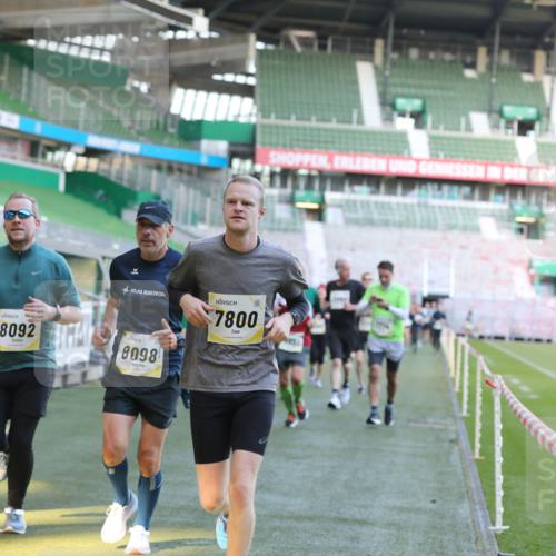 06.10.2024 - 19. swb-Marathon Bremen Yannick Fuchs http://msf.ph/oto/7448913 06.10.2024 10:29:28 Laufen im Stadion 7066, 7117, 7194, 7290, 7334, 7370, 7372, 7384, 7590, 7671, 7683, 7706, 7714, 7768, 7800, 7825, 7870, 7983, 7992, 8001, 8092, 8098, 8156, 8157, 8158, 8215, 8252, 8330, 8424, 8443, 8458, 8461, 8522, 8525, 8570, 8575, 8596, 8604, 8609, 8828, 8835, 8843, 8875, 8894, 8925, 8951, 8953, 8965, 9001, 9014, 9066, 9106 meine-sportfotos.de