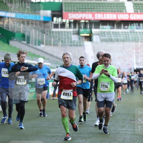 06.10.2024 - 19. swb-Marathon Bremen Yannick Fuchs http://msf.ph/oto/7448919 06.10.2024 10:29:30 Laufen im Stadion 7066, 7117, 7193, 7194, 7290, 7334, 7370, 7372, 7384, 7671, 7683, 7706, 7714, 7768, 7800, 7825, 7870, 7931, 7983, 7992, 8001, 8092, 8098, 8156, 8157, 8158, 8215, 8252, 8330, 8424, 8443, 8458, 8461, 8522, 8525, 8570, 8575, 8596, 8604, 8609, 8828, 8835, 8843, 8854, 8875, 8894, 8925, 8951, 8953, 9001, 9014, 9066, 9106 meine-sportfotos.de