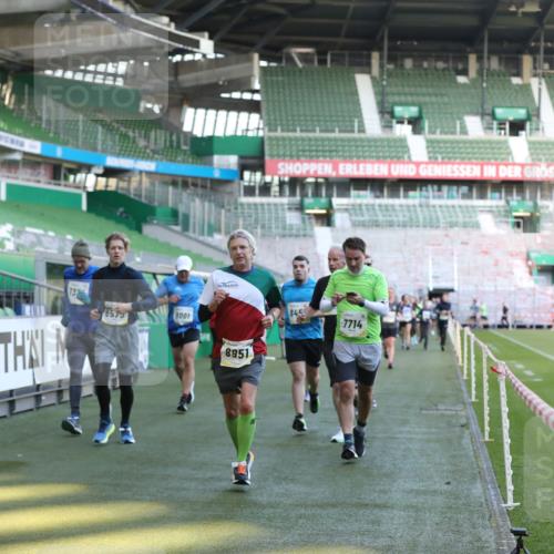 06.10.2024 - 19. swb-Marathon Bremen Yannick Fuchs http://msf.ph/oto/7448925 06.10.2024 10:29:30 Laufen im Stadion 7066, 7117, 7193, 7194, 7290, 7334, 7370, 7372, 7384, 7671, 7683, 7706, 7714, 7768, 7800, 7825, 7870, 7931, 7983, 7992, 8001, 8092, 8098, 8156, 8157, 8158, 8215, 8252, 8330, 8424, 8443, 8458, 8461, 8522, 8525, 8570, 8575, 8596, 8604, 8609, 8828, 8835, 8843, 8854, 8875, 8894, 8925, 8951, 8953, 9001, 9014, 9066, 9106 meine-sportfotos.de