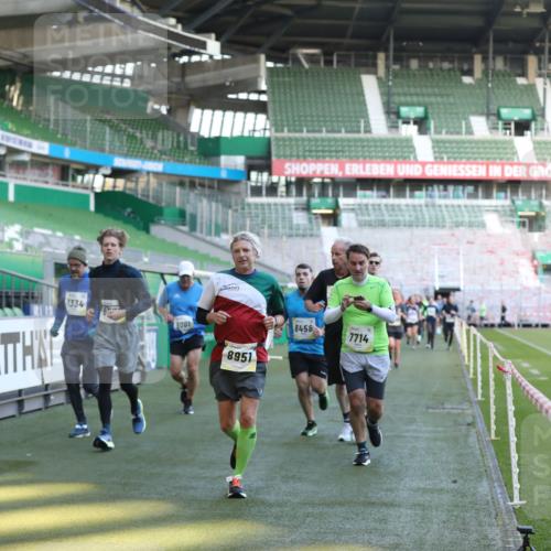06.10.2024 - 19. swb-Marathon Bremen Yannick Fuchs http://msf.ph/oto/7448926 06.10.2024 10:29:31 Laufen im Stadion 7060, 7061, 7066, 7117, 7193, 7194, 7290, 7334, 7370, 7372, 7384, 7671, 7683, 7706, 7714, 7768, 7800, 7825, 7870, 7931, 7983, 7992, 8001, 8092, 8098, 8156, 8157, 8158, 8215, 8252, 8330, 8424, 8443, 8458, 8461, 8522, 8525, 8570, 8575, 8596, 8604, 8609, 8828, 8835, 8843, 8854, 8875, 8894, 8925, 8951, 8953, 9001, 9014, 9066, 9106 meine-sportfotos.de