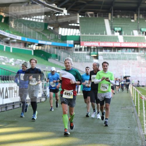 06.10.2024 - 19. swb-Marathon Bremen Yannick Fuchs http://msf.ph/oto/7448928 06.10.2024 10:29:31 Laufen im Stadion 7060, 7061, 7066, 7117, 7193, 7194, 7290, 7334, 7370, 7372, 7384, 7671, 7683, 7706, 7714, 7768, 7800, 7825, 7870, 7931, 7983, 7992, 8001, 8092, 8098, 8156, 8157, 8158, 8215, 8252, 8330, 8424, 8443, 8458, 8461, 8522, 8525, 8570, 8575, 8596, 8604, 8609, 8828, 8835, 8843, 8854, 8875, 8894, 8925, 8951, 8953, 9001, 9014, 9066, 9106 meine-sportfotos.de