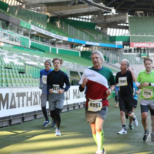 06.10.2024 - 19. swb-Marathon Bremen Yannick Fuchs http://msf.ph/oto/7448932 06.10.2024 10:29:32 Laufen im Stadion 7060, 7061, 7066, 7117, 7193, 7194, 7290, 7334, 7370, 7372, 7384, 7451, 7542, 7671, 7683, 7706, 7714, 7768, 7800, 7823, 7825, 7870, 7931, 7983, 7989, 7992, 8001, 8092, 8098, 8156, 8157, 8158, 8215, 8252, 8330, 8424, 8443, 8458, 8461, 8522, 8525, 8570, 8575, 8596, 8604, 8609, 8828, 8835, 8843, 8854, 8875, 8894, 8925, 8951, 8953, 8954, 9001, 9066, 9106 meine-sportfotos.de