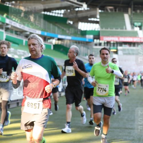 06.10.2024 - 19. swb-Marathon Bremen Yannick Fuchs http://msf.ph/oto/7448935 06.10.2024 10:29:32 Laufen im Stadion 7060, 7061, 7066, 7117, 7193, 7194, 7290, 7334, 7370, 7372, 7384, 7451, 7542, 7671, 7683, 7706, 7714, 7768, 7800, 7823, 7825, 7870, 7931, 7983, 7989, 7992, 8001, 8092, 8098, 8156, 8157, 8158, 8215, 8252, 8330, 8424, 8443, 8458, 8461, 8522, 8525, 8570, 8575, 8596, 8604, 8609, 8828, 8835, 8843, 8854, 8875, 8894, 8925, 8951, 8953, 8954, 9001, 9066, 9106 meine-sportfotos.de