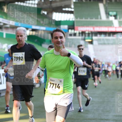 06.10.2024 - 19. swb-Marathon Bremen Yannick Fuchs http://msf.ph/oto/7448937 06.10.2024 10:29:33 Laufen im Stadion 7060, 7061, 7066, 7117, 7193, 7194, 7290, 7334, 7370, 7372, 7384, 7451, 7542, 7671, 7683, 7706, 7714, 7768, 7800, 7823, 7825, 7870, 7931, 7983, 7989, 7992, 8001, 8092, 8098, 8156, 8157, 8158, 8215, 8252, 8330, 8424, 8443, 8458, 8461, 8522, 8525, 8570, 8575, 8596, 8604, 8609, 8828, 8835, 8843, 8854, 8875, 8894, 8925, 8951, 8953, 8954, 9001, 9066, 9106 meine-sportfotos.de