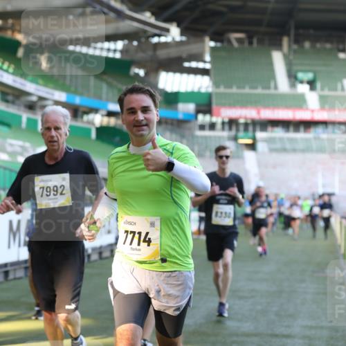 06.10.2024 - 19. swb-Marathon Bremen Yannick Fuchs http://msf.ph/oto/7448938 06.10.2024 10:29:33 Laufen im Stadion 7060, 7061, 7066, 7117, 7193, 7194, 7290, 7334, 7370, 7372, 7384, 7451, 7542, 7671, 7683, 7706, 7714, 7768, 7800, 7823, 7825, 7870, 7931, 7983, 7989, 7992, 8001, 8092, 8098, 8156, 8157, 8158, 8215, 8252, 8330, 8424, 8443, 8458, 8461, 8522, 8525, 8570, 8575, 8596, 8604, 8609, 8828, 8835, 8843, 8854, 8875, 8894, 8925, 8951, 8953, 8954, 9001, 9066, 9106 meine-sportfotos.de