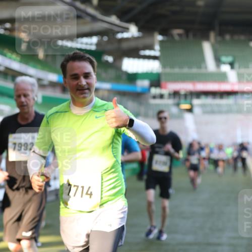 06.10.2024 - 19. swb-Marathon Bremen Yannick Fuchs http://msf.ph/oto/7448940 06.10.2024 10:29:34 Laufen im Stadion 7060, 7061, 7066, 7117, 7193, 7194, 7290, 7334, 7370, 7372, 7384, 7451, 7542, 7683, 7706, 7714, 7768, 7800, 7823, 7825, 7870, 7931, 7983, 7989, 7992, 8001, 8092, 8098, 8156, 8157, 8158, 8215, 8252, 8330, 8424, 8443, 8458, 8461, 8522, 8525, 8570, 8575, 8596, 8604, 8609, 8767, 8828, 8835, 8843, 8854, 8875, 8894, 8925, 8951, 8953, 8954, 9001, 9066, 9106 meine-sportfotos.de