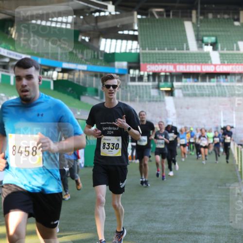 06.10.2024 - 19. swb-Marathon Bremen Yannick Fuchs http://msf.ph/oto/7448943 06.10.2024 10:29:34 Laufen im Stadion 7060, 7061, 7066, 7117, 7193, 7194, 7290, 7334, 7370, 7372, 7384, 7451, 7542, 7683, 7706, 7714, 7768, 7800, 7823, 7825, 7870, 7931, 7983, 7989, 7992, 8001, 8092, 8098, 8156, 8157, 8158, 8215, 8252, 8330, 8424, 8443, 8458, 8461, 8522, 8525, 8570, 8575, 8596, 8604, 8609, 8767, 8828, 8835, 8843, 8854, 8875, 8894, 8925, 8951, 8953, 8954, 9001, 9066, 9106 meine-sportfotos.de