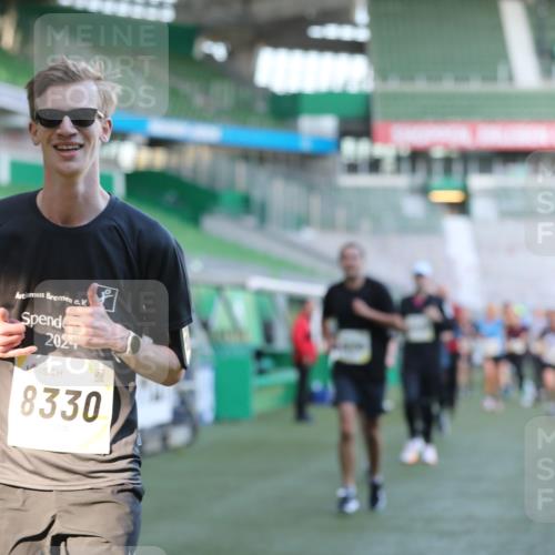 06.10.2024 - 19. swb-Marathon Bremen Yannick Fuchs http://msf.ph/oto/7448949 06.10.2024 10:29:35 Laufen im Stadion 7060, 7061, 7066, 7117, 7193, 7194, 7290, 7334, 7370, 7372, 7384, 7451, 7542, 7683, 7706, 7714, 7768, 7800, 7823, 7825, 7870, 7931, 7983, 7989, 7992, 8001, 8092, 8098, 8156, 8157, 8158, 8215, 8252, 8330, 8424, 8443, 8458, 8461, 8522, 8525, 8570, 8575, 8596, 8604, 8609, 8767, 8828, 8835, 8843, 8854, 8875, 8894, 8925, 8951, 8953, 8954, 9001, 9066, 9106 meine-sportfotos.de