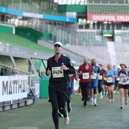 06.10.2024 - 19. swb-Marathon Bremen Yannick Fuchs http://msf.ph/oto/7448955 06.10.2024 10:29:38 Laufen im Stadion 7060, 7061, 7066, 7117, 7193, 7194, 7290, 7334, 7370, 7372, 7384, 7451, 7542, 7683, 7696, 7706, 7714, 7768, 7800, 7823, 7870, 7931, 7983, 7989, 7992, 8001, 8092, 8098, 8156, 8157, 8158, 8215, 8252, 8330, 8362, 8424, 8458, 8461, 8522, 8525, 8570, 8575, 8596, 8604, 8609, 8767, 8828, 8835, 8843, 8854, 8875, 8894, 8925, 8951, 8953, 8954, 9001, 9066, 9106 meine-sportfotos.de