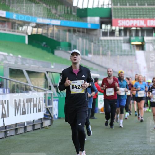 06.10.2024 - 19. swb-Marathon Bremen Yannick Fuchs http://msf.ph/oto/7448956 06.10.2024 10:29:39 Laufen im Stadion 7060, 7061, 7066, 7117, 7193, 7194, 7290, 7334, 7370, 7372, 7384, 7451, 7542, 7683, 7696, 7706, 7714, 7768, 7800, 7823, 7870, 7931, 7983, 7989, 7992, 8001, 8092, 8098, 8156, 8157, 8158, 8215, 8252, 8330, 8362, 8424, 8458, 8461, 8522, 8525, 8570, 8575, 8596, 8604, 8609, 8767, 8828, 8835, 8843, 8854, 8875, 8894, 8925, 8951, 8953, 8954, 9001, 9066, 9106 meine-sportfotos.de