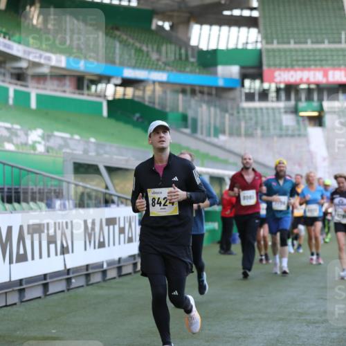 06.10.2024 - 19. swb-Marathon Bremen Yannick Fuchs http://msf.ph/oto/7448960 06.10.2024 10:29:39 Laufen im Stadion 7060, 7061, 7066, 7117, 7193, 7194, 7290, 7334, 7370, 7372, 7384, 7451, 7542, 7683, 7696, 7706, 7714, 7768, 7800, 7823, 7870, 7931, 7983, 7989, 7992, 8001, 8092, 8098, 8156, 8157, 8158, 8215, 8252, 8330, 8362, 8424, 8458, 8461, 8522, 8525, 8570, 8575, 8596, 8604, 8609, 8767, 8828, 8835, 8843, 8854, 8875, 8894, 8925, 8951, 8953, 8954, 9001, 9066, 9106 meine-sportfotos.de