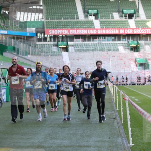 06.10.2024 - 19. swb-Marathon Bremen Yannick Fuchs http://msf.ph/oto/7448970 06.10.2024 10:29:41 Laufen im Stadion 7060, 7061, 7066, 7117, 7193, 7194, 7334, 7340, 7370, 7372, 7384, 7451, 7542, 7683, 7696, 7706, 7714, 7768, 7784, 7800, 7823, 7870, 7931, 7983, 7989, 7992, 8001, 8092, 8098, 8156, 8157, 8158, 8215, 8252, 8330, 8362, 8424, 8458, 8461, 8522, 8525, 8570, 8575, 8596, 8604, 8609, 8763, 8767, 8828, 8835, 8854, 8875, 8894, 8925, 8951, 8953, 8954, 9001, 9066, 9106 meine-sportfotos.de