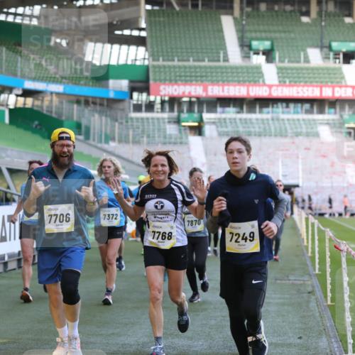 06.10.2024 - 19. swb-Marathon Bremen Yannick Fuchs http://msf.ph/oto/7448980 06.10.2024 10:29:43 Laufen im Stadion 7060, 7061, 7066, 7117, 7193, 7194, 7334, 7340, 7370, 7372, 7384, 7451, 7542, 7696, 7706, 7714, 7768, 7784, 7800, 7823, 7870, 7931, 7983, 7989, 7992, 8001, 8092, 8098, 8156, 8157, 8158, 8215, 8252, 8330, 8362, 8424, 8458, 8522, 8525, 8570, 8575, 8609, 8763, 8767, 8768, 8835, 8854, 8875, 8894, 8925, 8951, 8953, 8954, 9001, 9066, 9106 meine-sportfotos.de