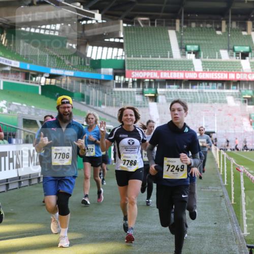 06.10.2024 - 19. swb-Marathon Bremen Yannick Fuchs http://msf.ph/oto/7448982 06.10.2024 10:29:44 Laufen im Stadion 7060, 7061, 7066, 7117, 7146, 7193, 7194, 7334, 7340, 7370, 7372, 7384, 7451, 7542, 7696, 7706, 7714, 7768, 7784, 7800, 7823, 7870, 7931, 7983, 7989, 7992, 8001, 8092, 8098, 8156, 8158, 8215, 8330, 8362, 8424, 8458, 8522, 8525, 8570, 8575, 8609, 8763, 8767, 8768, 8835, 8854, 8869, 8875, 8894, 8925, 8951, 8953, 8954, 9001, 9066 meine-sportfotos.de