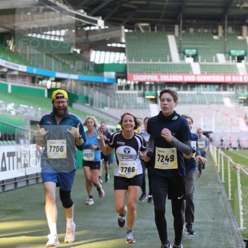 06.10.2024 - 19. swb-Marathon Bremen Yannick Fuchs http://msf.ph/oto/7448983 06.10.2024 10:29:44 Laufen im Stadion 7060, 7061, 7066, 7117, 7146, 7193, 7194, 7334, 7340, 7370, 7372, 7384, 7451, 7542, 7696, 7706, 7714, 7768, 7784, 7800, 7823, 7870, 7931, 7983, 7989, 7992, 8001, 8092, 8098, 8156, 8158, 8215, 8330, 8362, 8424, 8458, 8522, 8525, 8570, 8575, 8609, 8763, 8767, 8768, 8835, 8854, 8869, 8875, 8894, 8925, 8951, 8953, 8954, 9001, 9066 meine-sportfotos.de