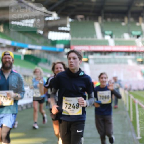06.10.2024 - 19. swb-Marathon Bremen Yannick Fuchs http://msf.ph/oto/7448987 06.10.2024 10:29:44 Laufen im Stadion 7060, 7061, 7066, 7117, 7146, 7193, 7194, 7334, 7340, 7370, 7372, 7384, 7451, 7542, 7696, 7706, 7714, 7768, 7784, 7800, 7823, 7870, 7931, 7983, 7989, 7992, 8001, 8092, 8098, 8156, 8158, 8215, 8330, 8362, 8424, 8458, 8522, 8525, 8570, 8575, 8609, 8763, 8767, 8768, 8835, 8854, 8869, 8875, 8894, 8925, 8951, 8953, 8954, 9001, 9066 meine-sportfotos.de