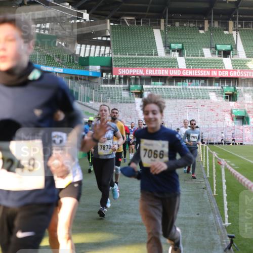 06.10.2024 - 19. swb-Marathon Bremen Yannick Fuchs http://msf.ph/oto/7448989 06.10.2024 10:29:45 Laufen im Stadion 7060, 7061, 7066, 7117, 7146, 7193, 7194, 7334, 7340, 7370, 7372, 7384, 7451, 7542, 7620, 7696, 7706, 7714, 7768, 7784, 7800, 7823, 7870, 7931, 7983, 7989, 7992, 8001, 8092, 8098, 8156, 8215, 8330, 8362, 8424, 8458, 8522, 8525, 8570, 8575, 8609, 8629, 8763, 8767, 8768, 8835, 8854, 8869, 8875, 8894, 8925, 8951, 8953, 8954, 9001, 9066 meine-sportfotos.de