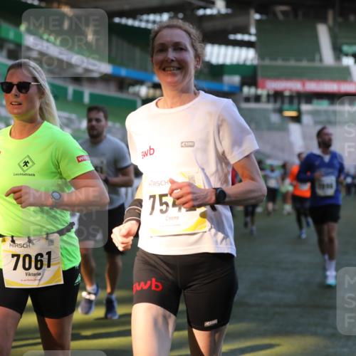 06.10.2024 - 19. swb-Marathon Bremen Yannick Fuchs http://msf.ph/oto/7449002 06.10.2024 10:29:52 Laufen im Stadion 7060, 7061, 7066, 7117, 7146, 7176, 7193, 7194, 7334, 7340, 7361, 7370, 7372, 7384, 7412, 7451, 7542, 7620, 7696, 7706, 7714, 7768, 7784, 7800, 7823, 7870, 7931, 7983, 7989, 7992, 8001, 8092, 8098, 8109, 8215, 8330, 8362, 8424, 8458, 8465, 8524, 8570, 8575, 8609, 8629, 8639, 8763, 8767, 8768, 8803, 8834, 8835, 8854, 8869, 8875, 8925, 8951, 8953, 8954, 9001, 9066 meine-sportfotos.de