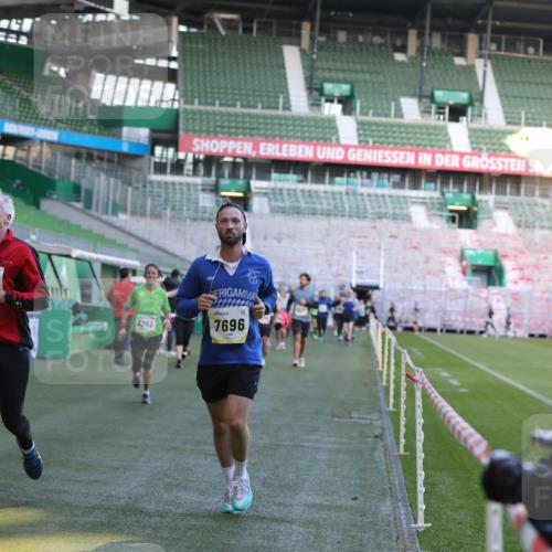 06.10.2024 - 19. swb-Marathon Bremen Yannick Fuchs http://msf.ph/oto/7449005 06.10.2024 10:29:52 Laufen im Stadion 7060, 7061, 7066, 7117, 7146, 7176, 7193, 7194, 7334, 7340, 7361, 7370, 7372, 7384, 7412, 7451, 7542, 7620, 7696, 7706, 7714, 7768, 7784, 7800, 7823, 7870, 7931, 7983, 7989, 7992, 8001, 8092, 8098, 8109, 8215, 8330, 8362, 8424, 8458, 8465, 8524, 8570, 8575, 8609, 8629, 8639, 8763, 8767, 8768, 8803, 8834, 8835, 8854, 8869, 8875, 8925, 8951, 8953, 8954, 9001, 9066 meine-sportfotos.de
