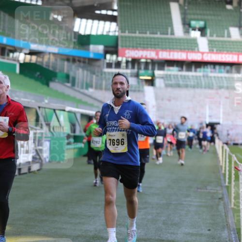 06.10.2024 - 19. swb-Marathon Bremen Yannick Fuchs http://msf.ph/oto/7449007 06.10.2024 10:29:53 Laufen im Stadion 7060, 7061, 7066, 7117, 7146, 7176, 7193, 7194, 7334, 7340, 7361, 7372, 7384, 7412, 7451, 7542, 7620, 7696, 7706, 7714, 7768, 7784, 7800, 7823, 7870, 7931, 7983, 7989, 7992, 8001, 8092, 8098, 8109, 8215, 8219, 8330, 8362, 8424, 8458, 8465, 8524, 8570, 8575, 8609, 8629, 8639, 8763, 8767, 8768, 8803, 8834, 8835, 8854, 8869, 8875, 8925, 8951, 8953, 8954, 9001, 9066 meine-sportfotos.de