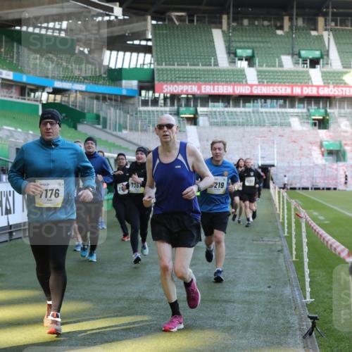 06.10.2024 - 19. swb-Marathon Bremen Yannick Fuchs http://msf.ph/oto/7449061 06.10.2024 10:30:08 Laufen im Stadion 7060, 7061, 7066, 7146, 7176, 7193, 7194, 7340, 7361, 7372, 7384, 7412, 7451, 7542, 7585, 7613, 7620, 7629, 7630, 7696, 7706, 7752, 7768, 7784, 7823, 7870, 7931, 7962, 7989, 8001, 8041, 8109, 8186, 8219, 8223, 8290, 8328, 8332, 8333, 8354, 8362, 8428, 8440, 8465, 8477, 8524, 8552, 8570, 8629, 8639, 8748, 8763, 8767, 8768, 8783, 8794, 8803, 8834, 8854, 8869, 8897, 8933, 8954, 9008, 9023, 9065 meine-sportfotos.de