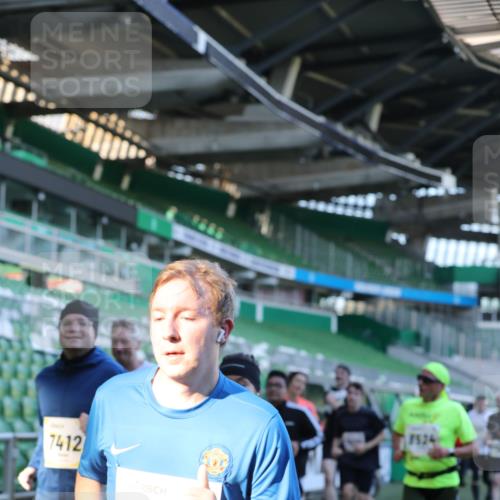 06.10.2024 - 19. swb-Marathon Bremen Yannick Fuchs http://msf.ph/oto/7449072 06.10.2024 10:30:11 Laufen im Stadion 7060, 7061, 7066, 7146, 7176, 7193, 7194, 7340, 7361, 7372, 7384, 7412, 7451, 7542, 7585, 7613, 7620, 7629, 7630, 7696, 7698, 7706, 7752, 7768, 7784, 7823, 7870, 7931, 7962, 7989, 8041, 8109, 8186, 8219, 8223, 8290, 8328, 8332, 8333, 8354, 8362, 8428, 8440, 8465, 8477, 8524, 8552, 8570, 8629, 8639, 8748, 8763, 8767, 8768, 8783, 8794, 8802, 8803, 8834, 8841, 8854, 8869, 8897, 8933, 8954, 9008, 9023, 9065, 9081 meine-sportfotos.de