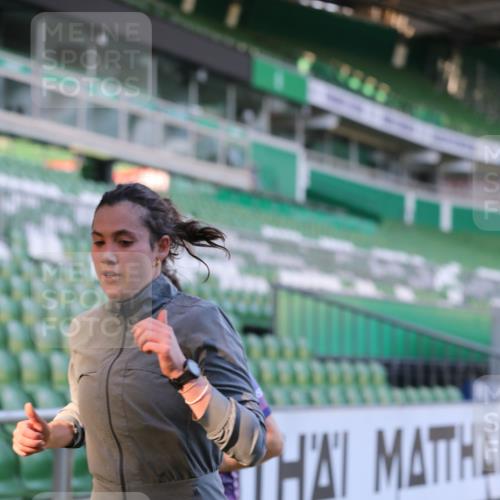 06.10.2024 - 19. swb-Marathon Bremen Yannick Fuchs http://msf.ph/oto/7449100 06.10.2024 10:30:19 Laufen im Stadion 7029, 7146, 7176, 7302, 7340, 7361, 7412, 7585, 7613, 7620, 7629, 7630, 7696, 7698, 7752, 7784, 7962, 8036, 8041, 8109, 8186, 8219, 8223, 8290, 8328, 8332, 8333, 8354, 8362, 8428, 8440, 8465, 8477, 8524, 8552, 8629, 8639, 8748, 8763, 8767, 8768, 8783, 8794, 8802, 8803, 8834, 8841, 8869, 8897, 8898, 8933, 9008, 9023, 9065, 9081 meine-sportfotos.de