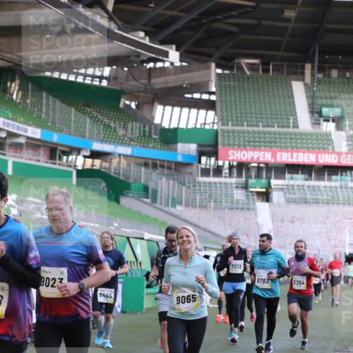 06.10.2024 - 19. swb-Marathon Bremen Yannick Fuchs http://msf.ph/oto/7449111 06.10.2024 10:30:22 Laufen im Stadion 7029, 7053, 7144, 7146, 7176, 7302, 7340, 7361, 7412, 7585, 7613, 7620, 7629, 7630, 7698, 7752, 7784, 7962, 8036, 8041, 8109, 8186, 8219, 8223, 8290, 8328, 8332, 8333, 8354, 8362, 8428, 8440, 8465, 8469, 8477, 8524, 8552, 8629, 8639, 8748, 8763, 8768, 8783, 8794, 8802, 8803, 8834, 8841, 8869, 8897, 8898, 8933, 9008, 9023, 9065, 9081 meine-sportfotos.de