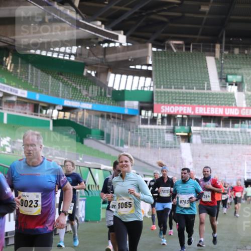 06.10.2024 - 19. swb-Marathon Bremen Yannick Fuchs http://msf.ph/oto/7449112 06.10.2024 10:30:22 Laufen im Stadion 7029, 7053, 7144, 7146, 7176, 7302, 7340, 7361, 7412, 7585, 7613, 7620, 7629, 7630, 7698, 7752, 7784, 7962, 8036, 8041, 8109, 8186, 8219, 8223, 8290, 8328, 8332, 8333, 8354, 8362, 8428, 8440, 8465, 8469, 8477, 8524, 8552, 8629, 8639, 8748, 8763, 8768, 8783, 8794, 8802, 8803, 8834, 8841, 8869, 8897, 8898, 8933, 9008, 9023, 9065, 9081 meine-sportfotos.de