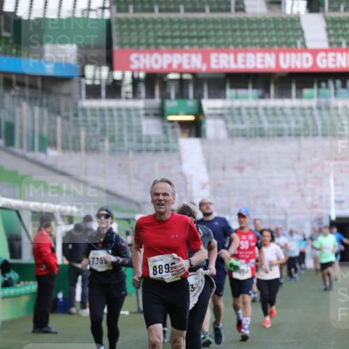 06.10.2024 - 19. swb-Marathon Bremen Yannick Fuchs http://msf.ph/oto/7449152 06.10.2024 10:30:32 Laufen im Stadion 7029, 7046, 7053, 7144, 7176, 7302, 7361, 7412, 7585, 7613, 7629, 7630, 7698, 7752, 7962, 8036, 8041, 8109, 8186, 8219, 8223, 8290, 8328, 8332, 8333, 8354, 8428, 8440, 8465, 8469, 8477, 8524, 8552, 8622, 8639, 8748, 8783, 8794, 8802, 8803, 8834, 8841, 8897, 8898, 8931, 8933, 8960, 9008, 9023, 9065, 9081 meine-sportfotos.de