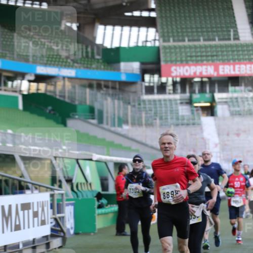 06.10.2024 - 19. swb-Marathon Bremen Yannick Fuchs http://msf.ph/oto/7449156 06.10.2024 10:30:33 Laufen im Stadion 7029, 7046, 7053, 7144, 7176, 7302, 7361, 7412, 7585, 7613, 7629, 7630, 7698, 7752, 7962, 8023, 8036, 8041, 8109, 8186, 8219, 8223, 8245, 8290, 8328, 8332, 8333, 8354, 8428, 8440, 8465, 8469, 8477, 8524, 8552, 8622, 8639, 8748, 8783, 8794, 8802, 8803, 8834, 8841, 8897, 8898, 8931, 8933, 8960, 9008, 9023, 9035, 9065, 9081 meine-sportfotos.de