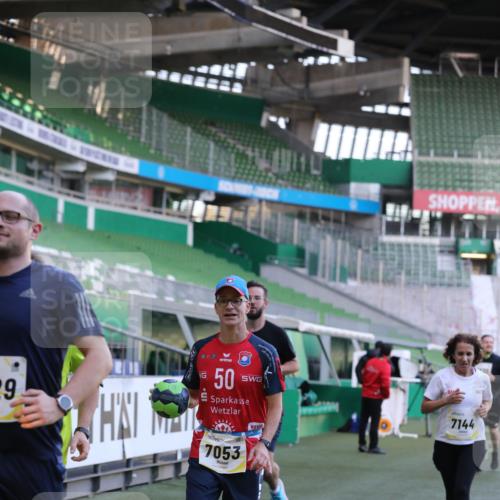 06.10.2024 - 19. swb-Marathon Bremen Yannick Fuchs http://msf.ph/oto/7449175 06.10.2024 10:30:39 Laufen im Stadion 7029, 7046, 7053, 7089, 7144, 7213, 7261, 7302, 7458, 7585, 7613, 7629, 7630, 7698, 7752, 7962, 8023, 8036, 8041, 8186, 8223, 8245, 8290, 8328, 8332, 8333, 8354, 8428, 8440, 8469, 8477, 8552, 8622, 8748, 8783, 8794, 8802, 8810, 8841, 8892, 8897, 8898, 8931, 8933, 8960, 8985, 9008, 9023, 9035, 9065, 9081 meine-sportfotos.de