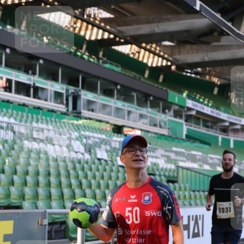 06.10.2024 - 19. swb-Marathon Bremen Yannick Fuchs http://msf.ph/oto/7449182 06.10.2024 10:30:40 Laufen im Stadion 7029, 7046, 7053, 7089, 7144, 7213, 7261, 7302, 7458, 7585, 7613, 7698, 7962, 8023, 8036, 8041, 8186, 8223, 8245, 8290, 8328, 8332, 8333, 8354, 8392, 8428, 8437, 8440, 8469, 8477, 8552, 8622, 8748, 8783, 8794, 8802, 8810, 8841, 8892, 8897, 8898, 8931, 8933, 8960, 8985, 9008, 9023, 9035, 9065, 9081 meine-sportfotos.de