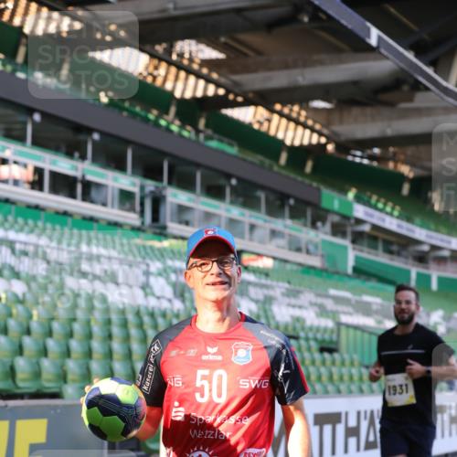 06.10.2024 - 19. swb-Marathon Bremen Yannick Fuchs http://msf.ph/oto/7449183 06.10.2024 10:30:41 Laufen im Stadion 7029, 7046, 7053, 7089, 7144, 7213, 7261, 7302, 7458, 7585, 7613, 7698, 7962, 8023, 8036, 8041, 8186, 8245, 8290, 8332, 8333, 8354, 8392, 8428, 8437, 8469, 8477, 8552, 8622, 8748, 8783, 8794, 8802, 8810, 8841, 8892, 8897, 8898, 8931, 8933, 8960, 8985, 9008, 9023, 9035, 9065, 9081 meine-sportfotos.de