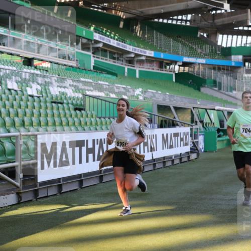 06.10.2024 - 19. swb-Marathon Bremen Yannick Fuchs http://msf.ph/oto/7449200 06.10.2024 10:30:49 Laufen im Stadion 7029, 7046, 7053, 7089, 7144, 7213, 7261, 7302, 7458, 7613, 7698, 7947, 7962, 8023, 8036, 8041, 8058, 8186, 8245, 8354, 8392, 8433, 8437, 8469, 8553, 8586, 8622, 8633, 8674, 8717, 8783, 8802, 8810, 8841, 8892, 8898, 8931, 8960, 8985, 9008, 9035, 9065, 9075, 9081 meine-sportfotos.de