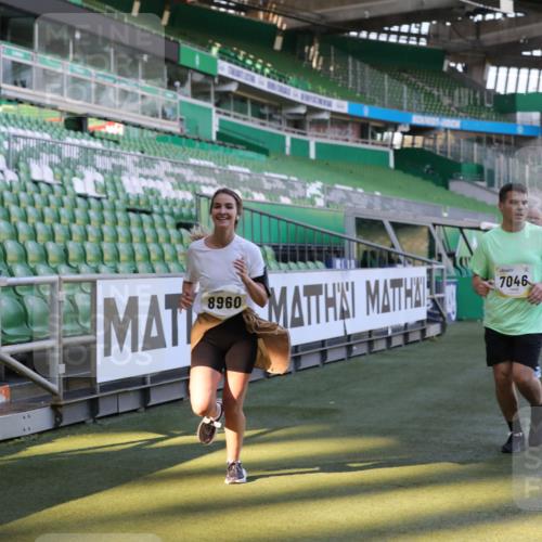 06.10.2024 - 19. swb-Marathon Bremen Yannick Fuchs http://msf.ph/oto/7449203 06.10.2024 10:30:49 Laufen im Stadion 7029, 7046, 7053, 7089, 7144, 7213, 7261, 7302, 7458, 7613, 7698, 7947, 7962, 8023, 8036, 8041, 8058, 8186, 8245, 8354, 8392, 8433, 8437, 8469, 8553, 8586, 8622, 8633, 8674, 8717, 8783, 8802, 8810, 8841, 8892, 8898, 8931, 8960, 8985, 9008, 9035, 9065, 9075, 9081 meine-sportfotos.de