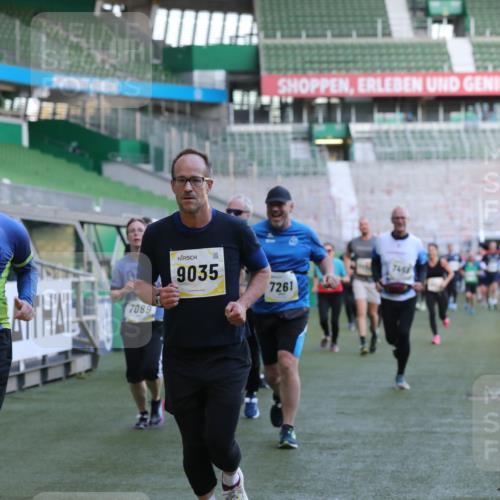 06.10.2024 - 19. swb-Marathon Bremen Yannick Fuchs http://msf.ph/oto/7449212 06.10.2024 10:30:52 Laufen im Stadion 7029, 7046, 7053, 7089, 7144, 7213, 7250, 7261, 7302, 7458, 7613, 7698, 7947, 8023, 8036, 8058, 8245, 8354, 8392, 8433, 8437, 8469, 8512, 8553, 8586, 8622, 8633, 8634, 8674, 8717, 8802, 8810, 8841, 8892, 8898, 8931, 8960, 8985, 9008, 9035, 9075, 9081, 9119 meine-sportfotos.de