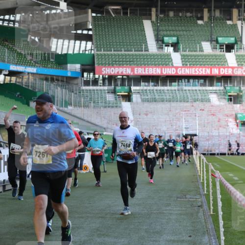 06.10.2024 - 19. swb-Marathon Bremen Yannick Fuchs http://msf.ph/oto/7449219 06.10.2024 10:30:54 Laufen im Stadion 7029, 7046, 7053, 7089, 7144, 7213, 7250, 7261, 7302, 7458, 7698, 7947, 8023, 8036, 8058, 8245, 8392, 8433, 8437, 8469, 8512, 8553, 8586, 8622, 8633, 8634, 8674, 8717, 8802, 8810, 8841, 8892, 8898, 8931, 8960, 8985, 9012, 9035, 9075, 9081, 9119 meine-sportfotos.de